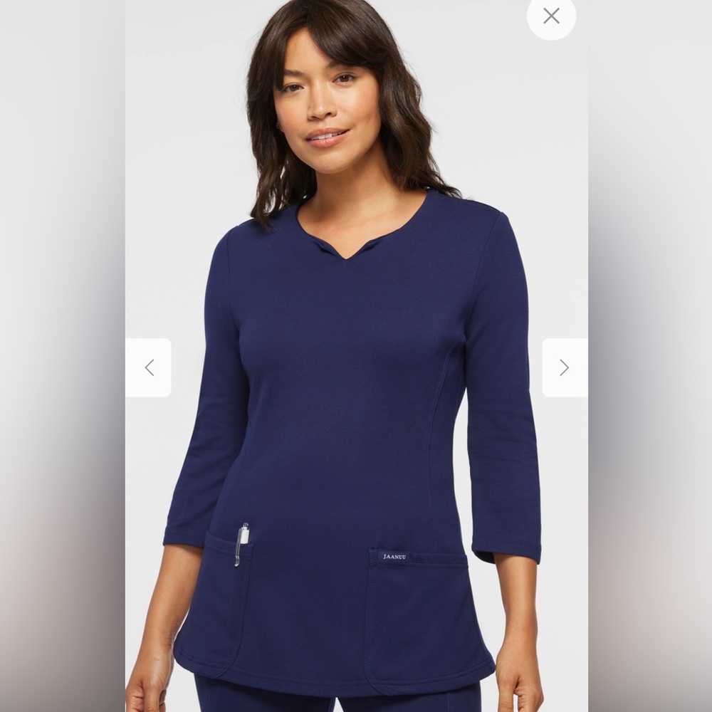 Jaanuu Women’s 3/4 Sleeve Crewneck Scrub Top- Navy. NWT